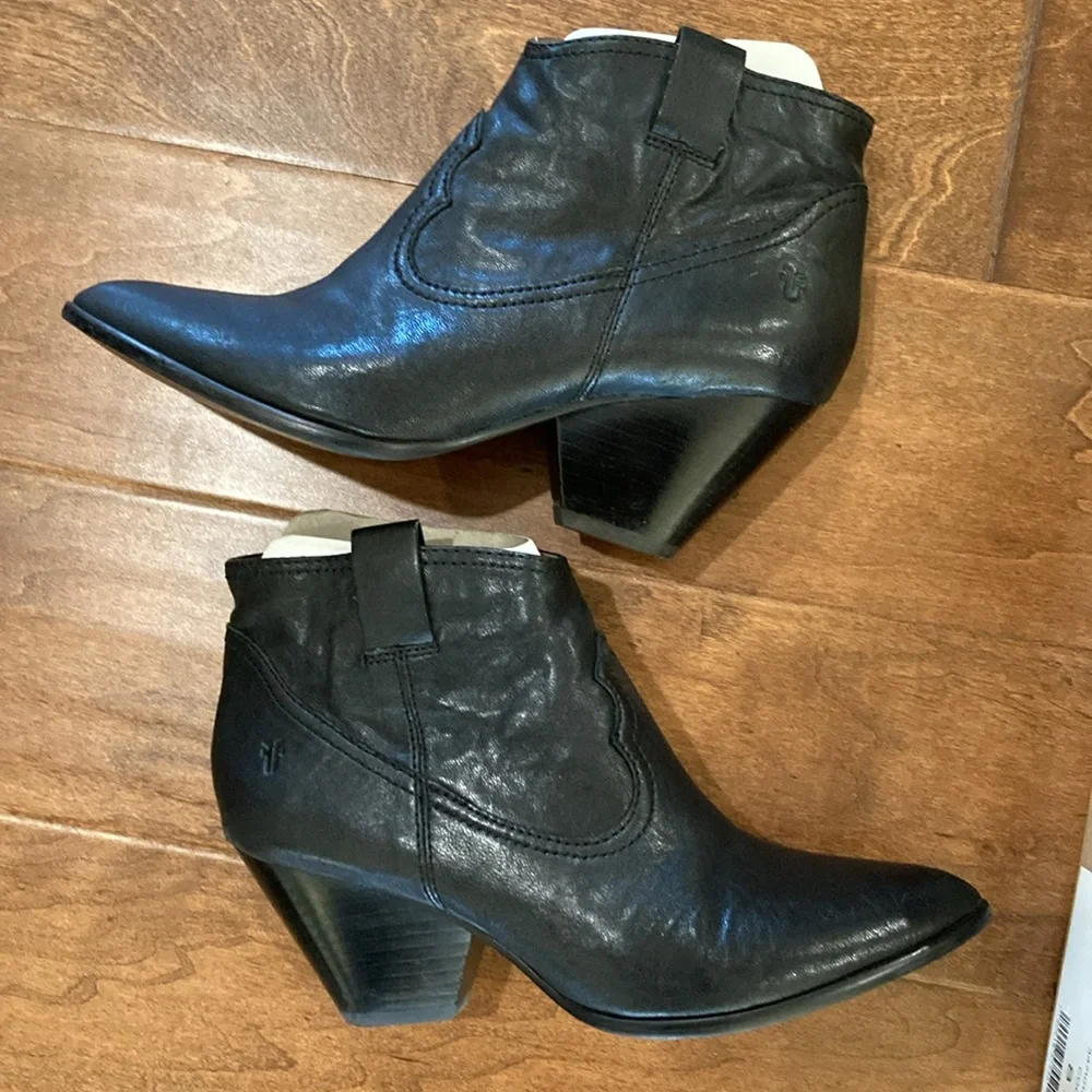 Frye Bundle (2 Pairs) - Picture 4 of 17